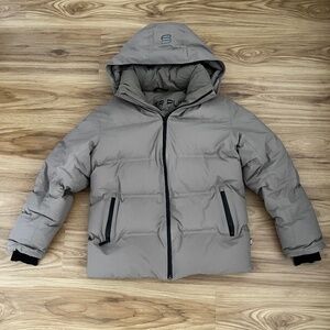 Aritzia THE SUPER PUFF₂O™ - Rainstop™ in Modern Taupe in Size Small -  UPDATED